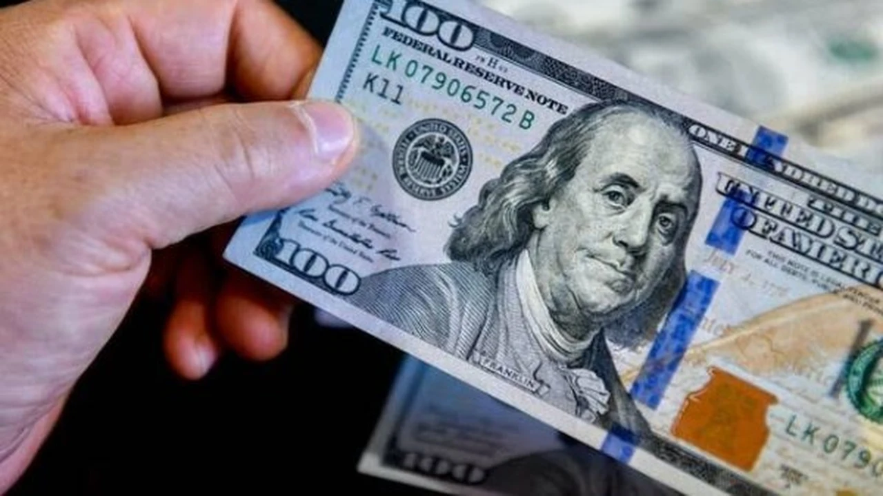 الدولار يسجل ذروة صعوده مقابل العملات الرئيسية خلال أسبوعين من التداولات المتواصلة